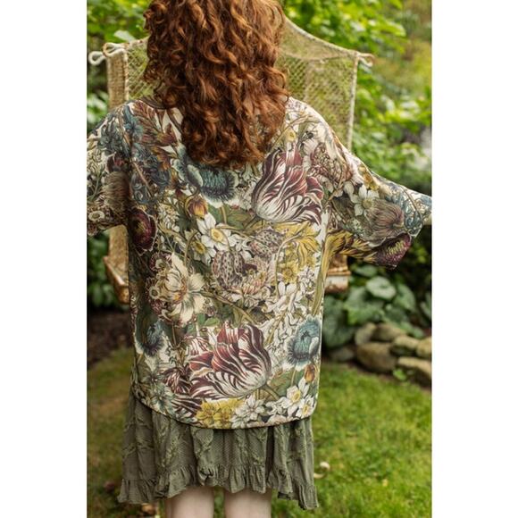 Market of Stars Size S/M Love Grows Wild Tee Bamboo Floral Tunic Shirt with Bees - Picture 2 of 8